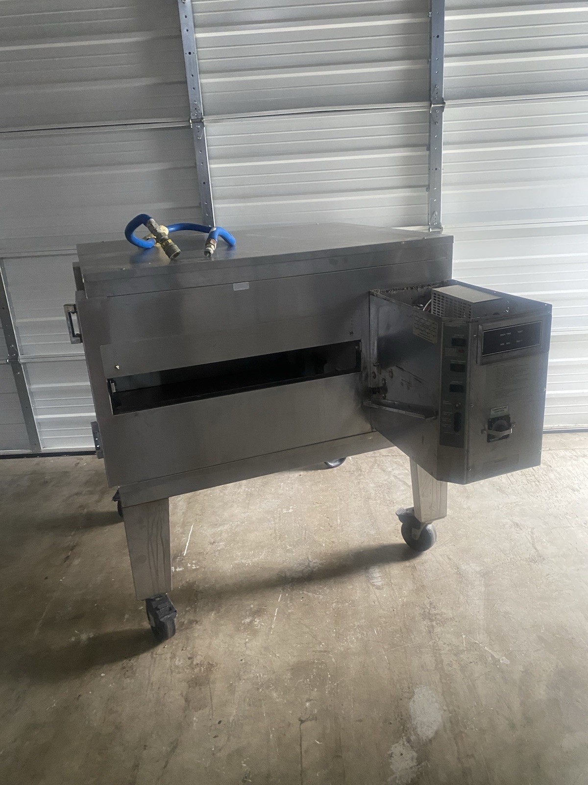 LINCOLN IMPINGER SINGLE GAS PIZZA OVEN-MODEL 1040 (NAT GAS) MISING PARTS