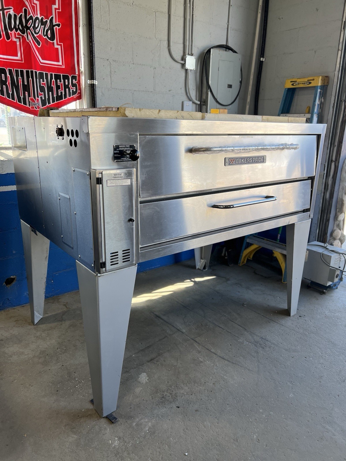 Bakers Pride 451 Natural Gas Pizza Deck Oven Single Deck 54″