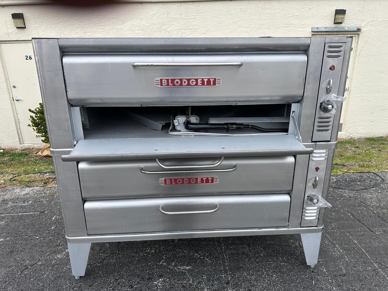 Pre-Owned Blodgett 961 Pizza oven double deck- Natural or Propane Gas