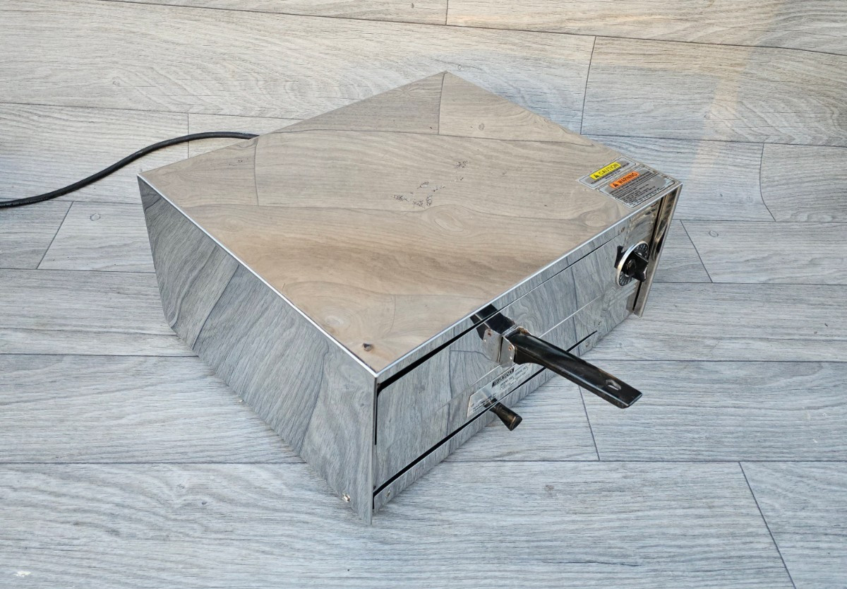 Nova Industries N-300 Commercial Countertop Pizza Oven 120V 1600W DiGiorno