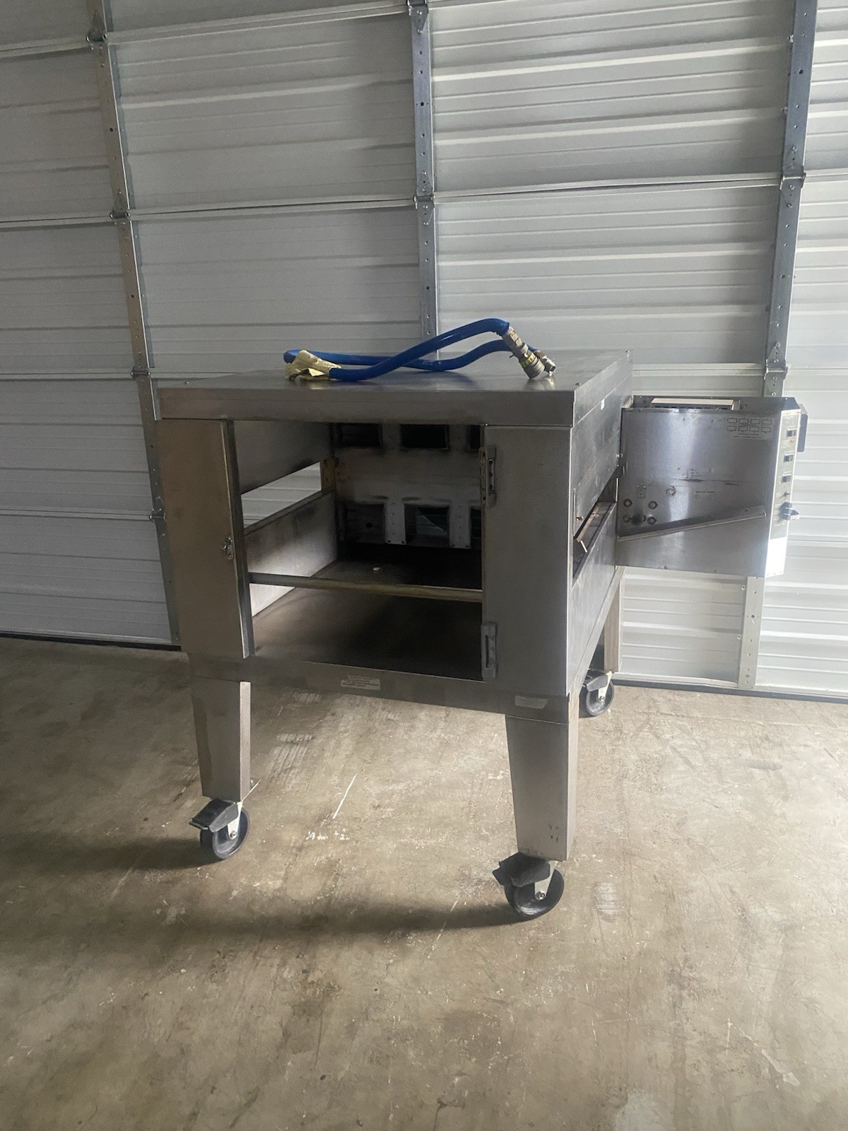 LINCOLN IMPINGER SINGLE GAS PIZZA OVEN-MODEL 1040 (NAT GAS) MISING PARTS