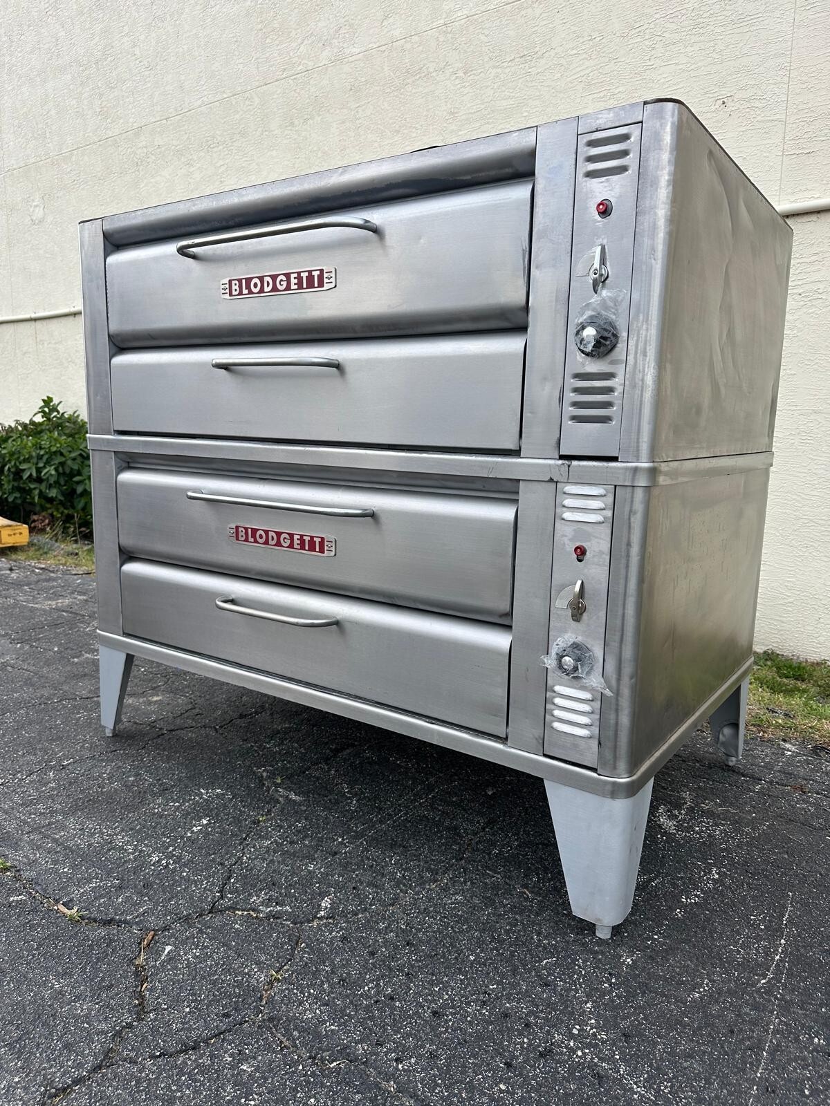 Blodgett 961 Deck Pizza Oven – Double Deck – Natural/Propane Gas – Refurbished