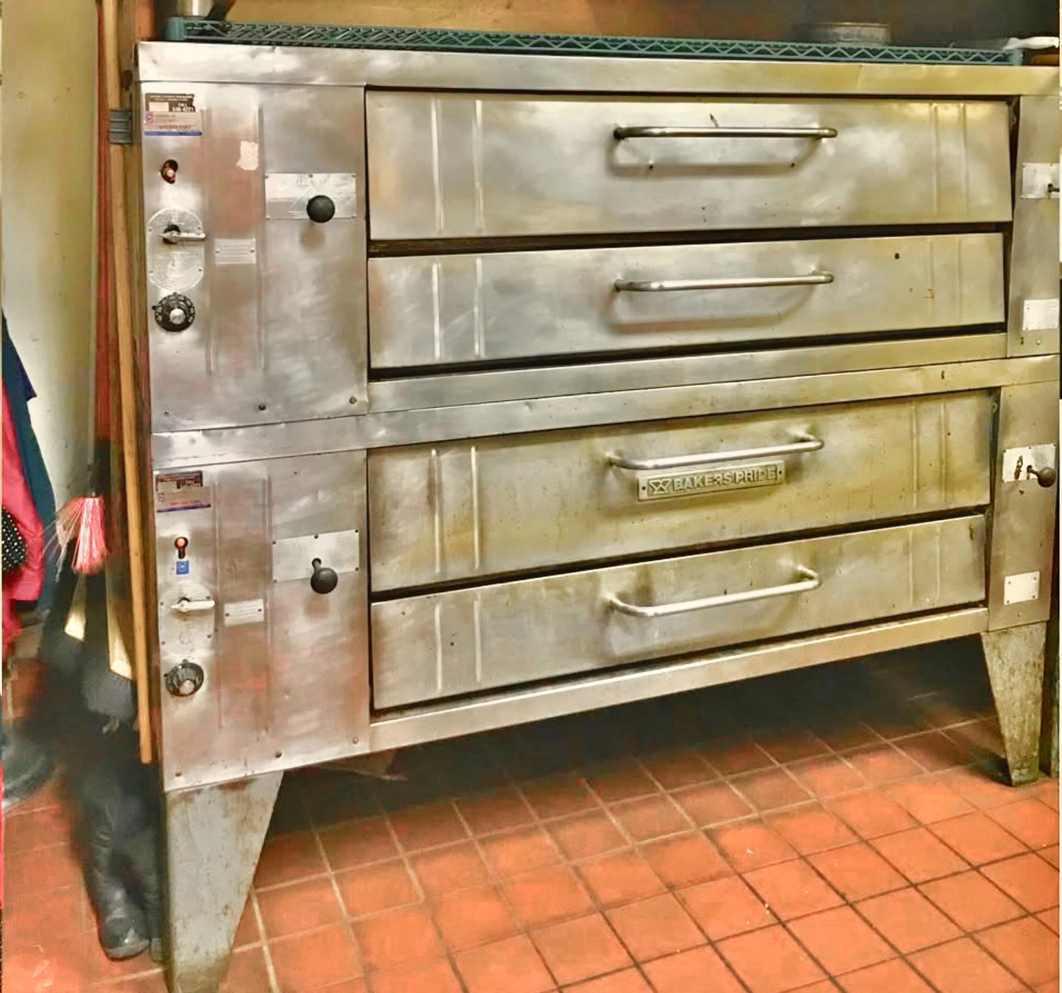 2 Bakers Pride Y-600 Nat Gas Ovens or Hobart 1PH 1-1/2 HP 60qt. Mixer