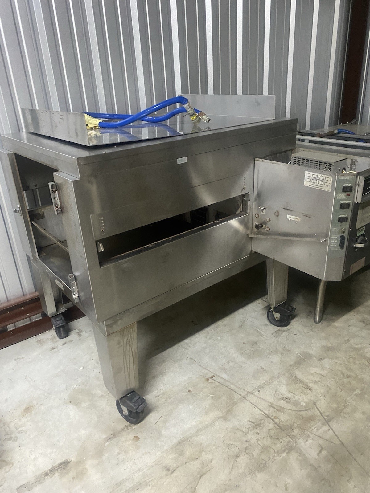 LINCOLN IMPINGER SINGLE GAS PIZZA OVEN-MODEL 1040 (NAT GAS) MISING PARTS