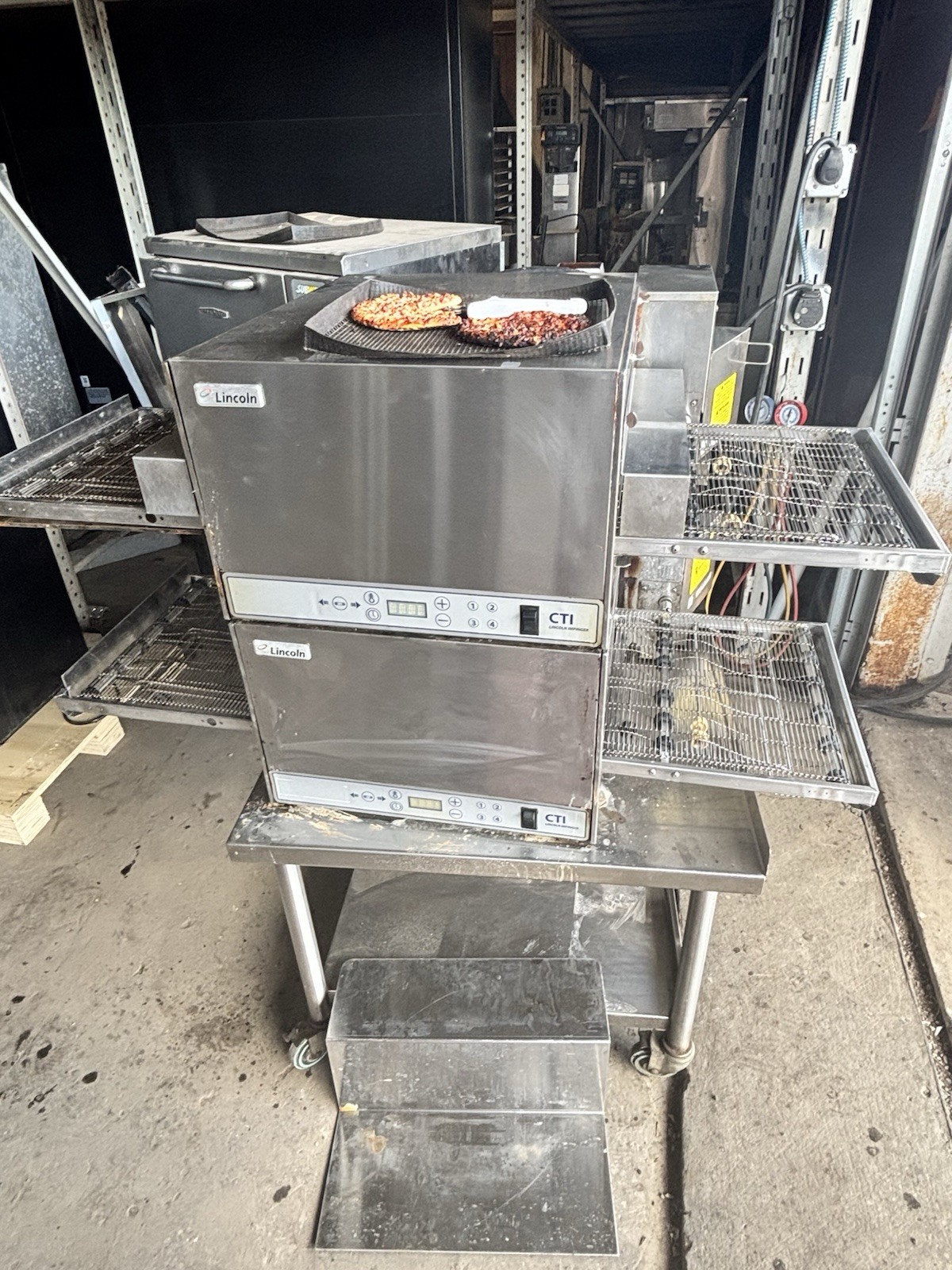 Lincoln 2501 Countertop Electric Conveyor Pizza Oven Double Stack 2 Belts