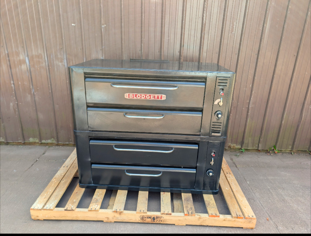 BLODGETT 911 NATURAL DECK GAS DOUBLE PIZZA OVENS WITH NEW STONE SPACE SAVER