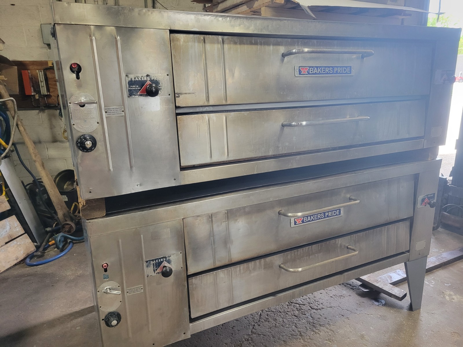 BAKERS PRIDE Y-600 DOUBLE DECK 8″ DECK HEIGHT PIZZA OVENS SERIES NATURAL GAS