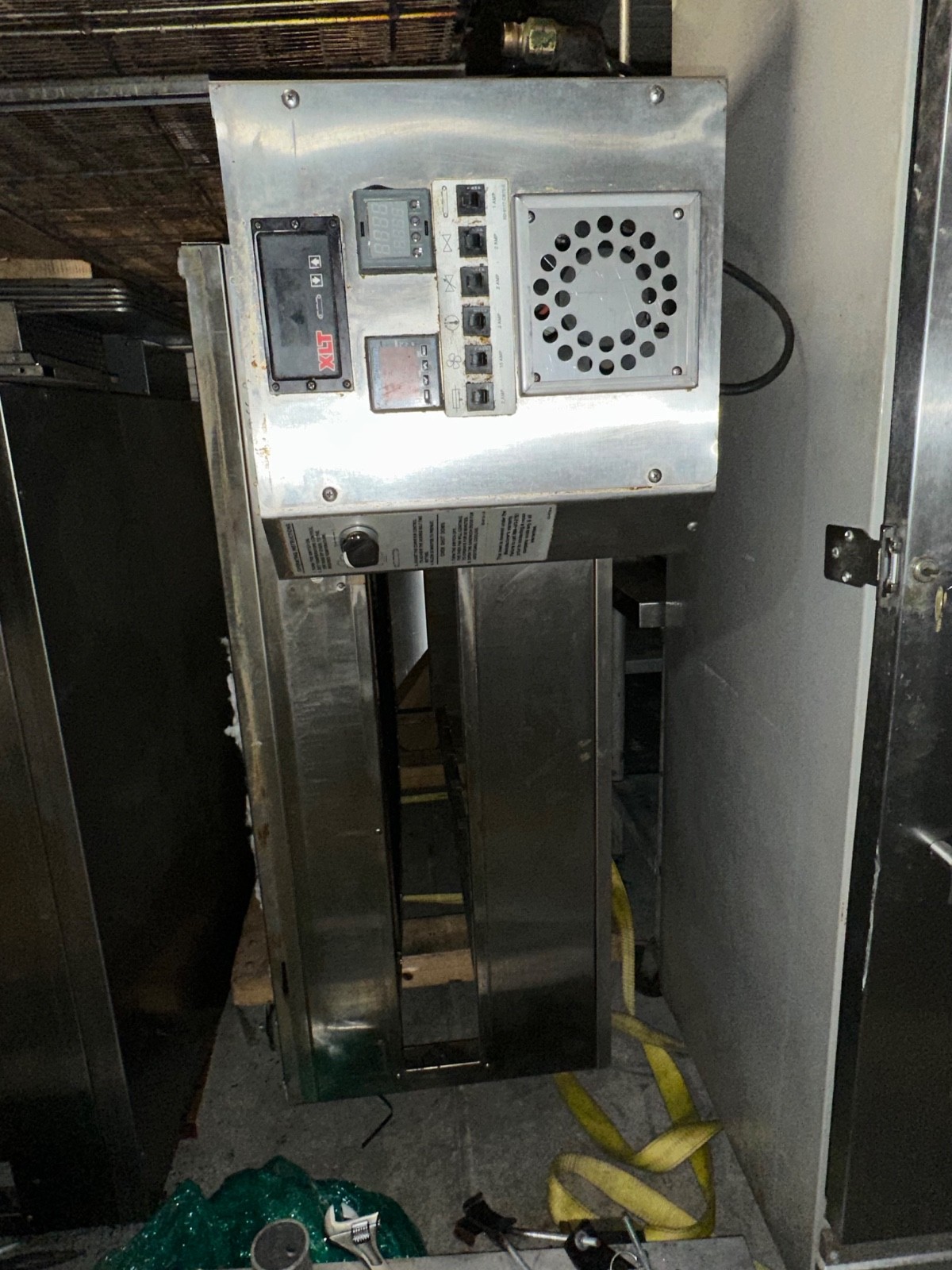 Used XLT 3270B–Natural Gas—120V included base and casters