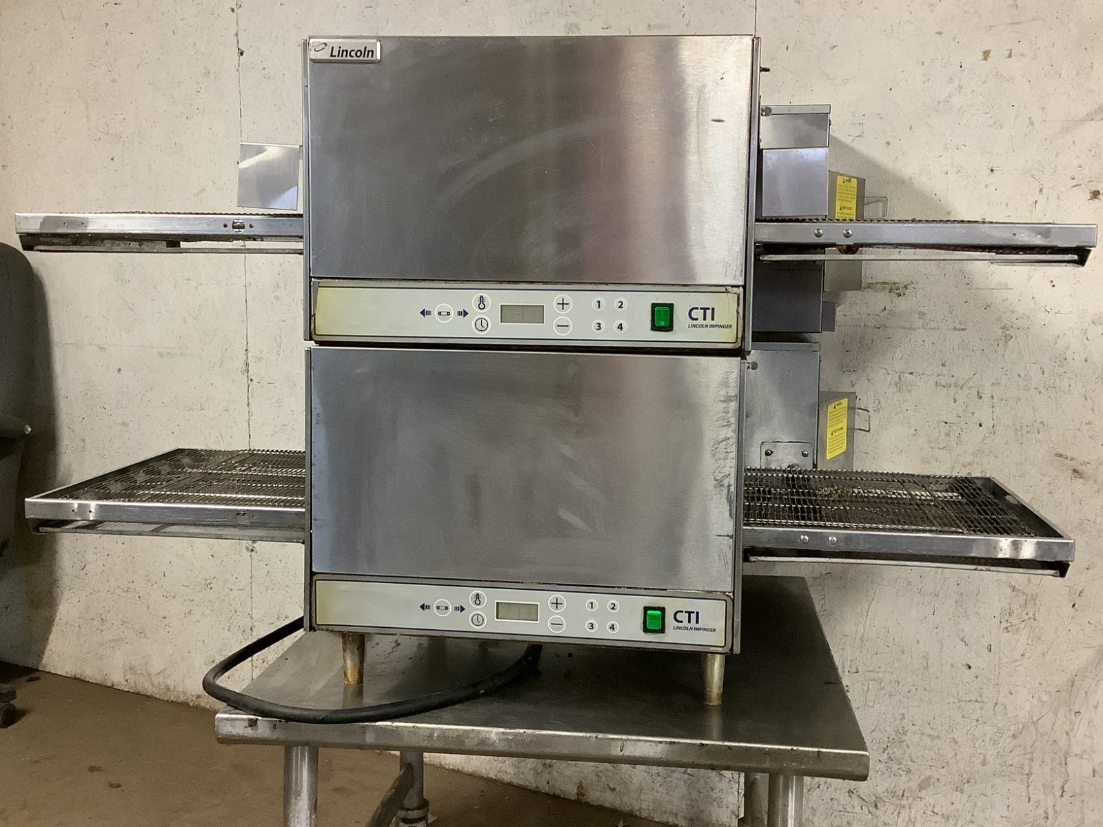 Conveyor Oven Lincoln 2501 SINGLE PHASE 208V 16″ wide belt Tested