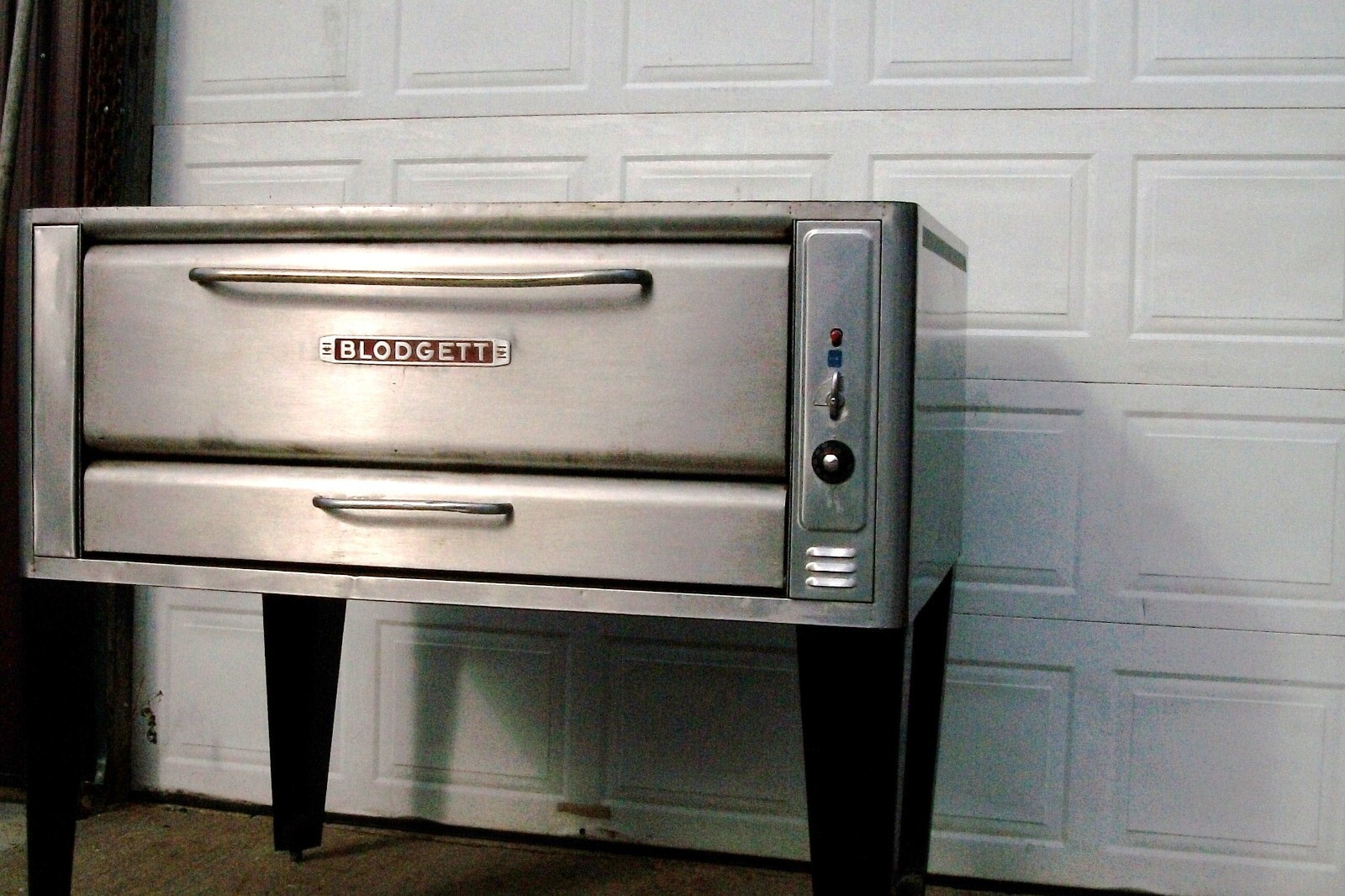 BLODGETT 1048 HIGH BTU 120K NATURAL DECK GAS PIZZA OVEN WITH NEW STONE