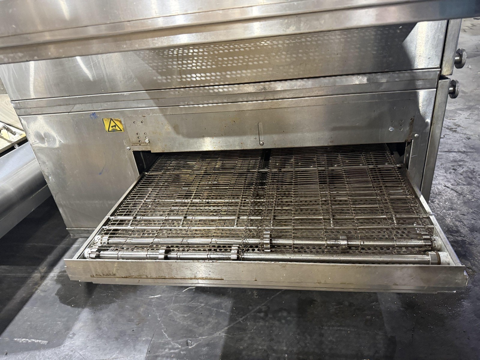 XLT X3D 3255-01338 LIQUID PROPANE TRIPLE STACK CONVEYOR PIZZA OVEN W/ VENT HOOD