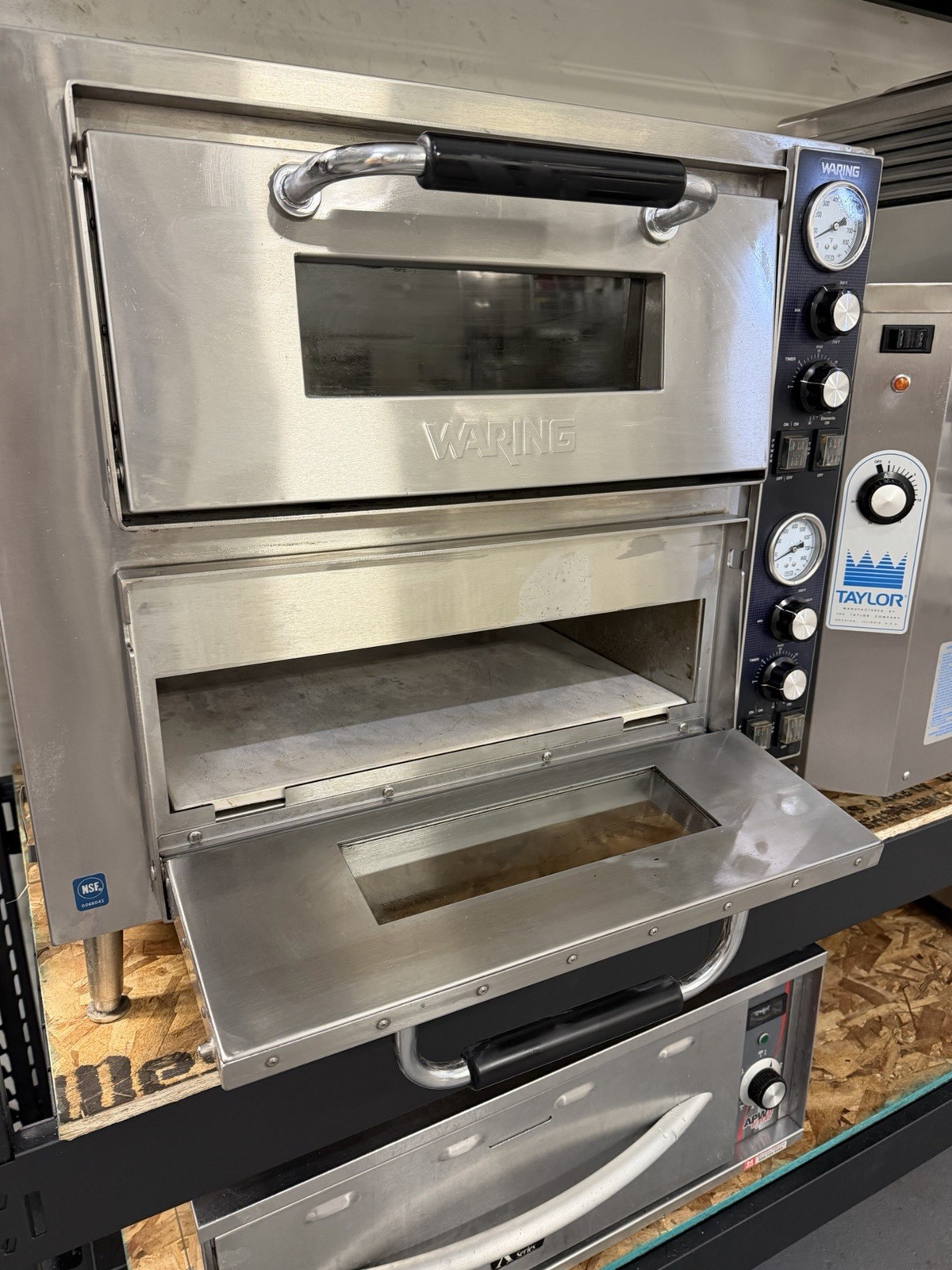 Waring WPO750 Double Deck Countertop Pizza Oven w/ 2 Independent Chambers – 240V