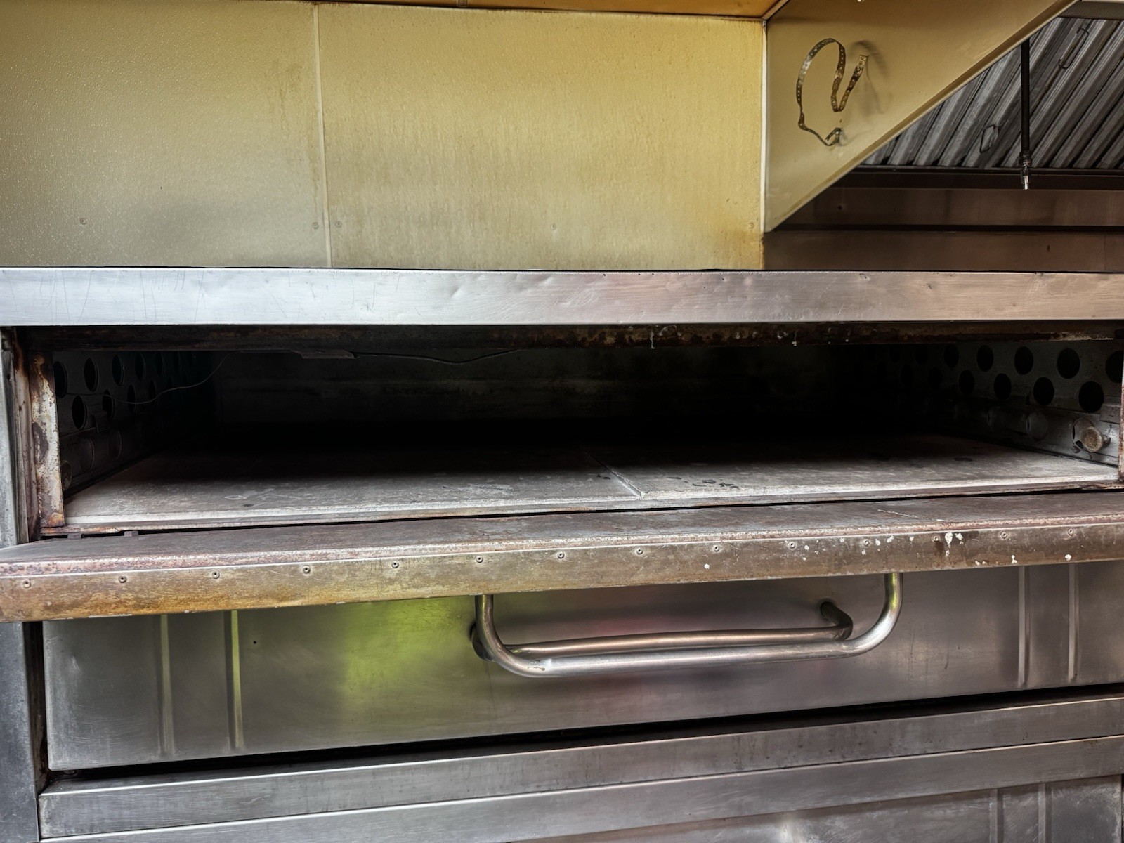 Bakers Pride Y600 Double Stacked Pizza Ovens