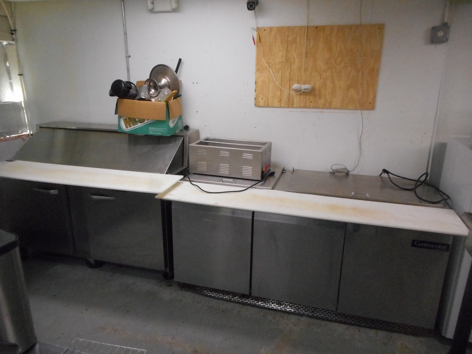 Complete Pizza Shop with Middleby Marshall Double Gas Conveyor Oven, PS 360, 40″